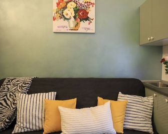 Român Holidays Hostel Rome - Roma - Sala de estar
