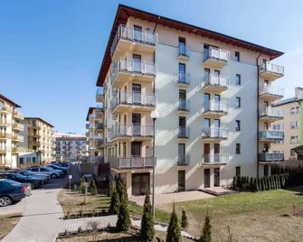 Apartments Chelmonskiego 11 by Renters - Świnoujście - Building