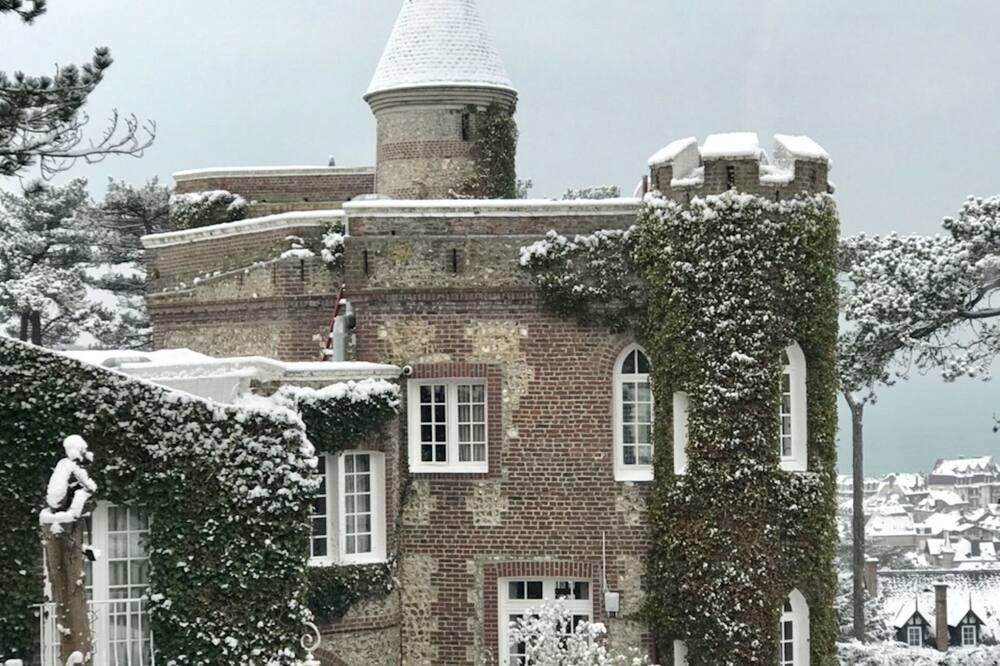 دومين سانت كلير لو دونجون إتريتات