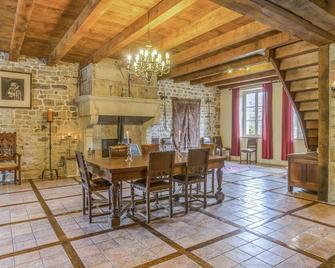Chateau Beaucharm - Three Bedroom Castle, Sleeps 8 - Bourbonne-les-bains - Їдальня