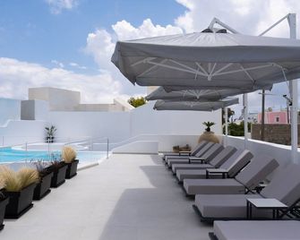 White Concept Caves - Thera