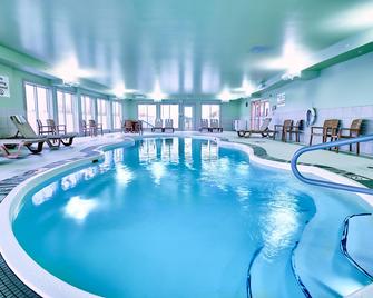 Holiday Inn Express & Suites Dieppe Airport - Dieppe - Pool