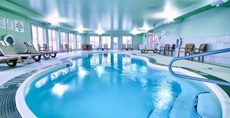 Holiday Inn Express & Suites Dieppe Airport - Dieppe - Pool