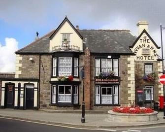 The Vyvyan Arms Hotel - Camborne - Building