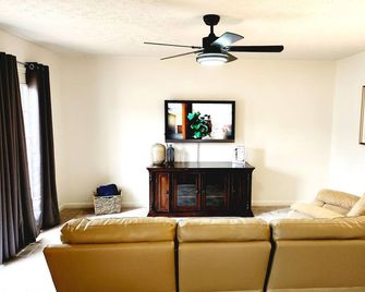 Home Away From Home - Martinsburg - Wohnzimmer