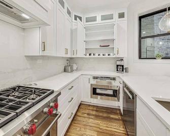 Luxurious Lincoln Park Home with Gourmet Kitchen - Chicago - Cocina
