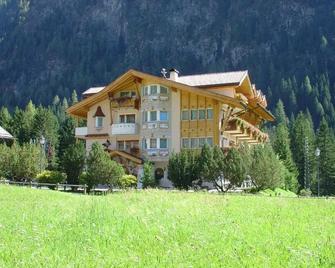 โรงแรมอัลเพน พาโนรามา - กัมปิเทลโล ดิ ฟัสซา - อาคาร