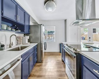 Contemporary Plano Home 4 Br/6 Bed/2 Ba. Str-1207-006 - Plano - Kitchen
