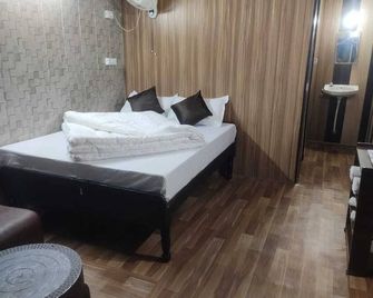 Jayara Resort And Cafe - Barkot - Bedroom