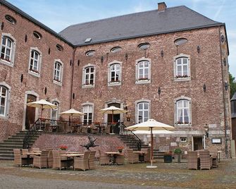 Luxurious Historic Farmhouse Getaway | Free Parking Near Kasteel Hoensbroek - Kerkrade - Будівля