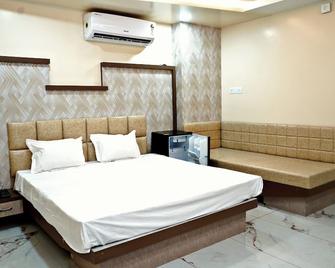 Hotel Shubhaarambh Khandwa - Khandwa - Habitación