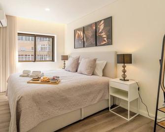 Spacious & Stylish Flat with Garage by HostWise - Ermesinde - Chambre