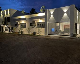 The Ivy Lake - Anuradhapura - Building