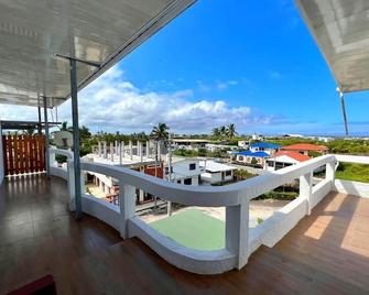 Hotel Cally - Puerto Villamil - Balcón