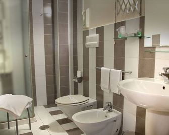 Caravaggio Hotel - Naples - Bathroom