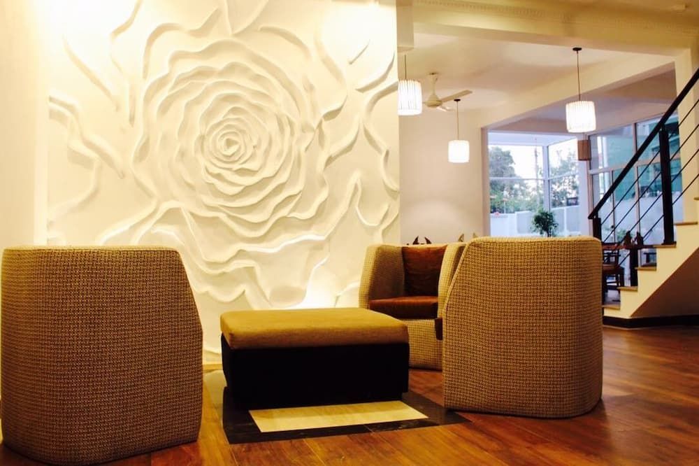 س8 بلس موتلز