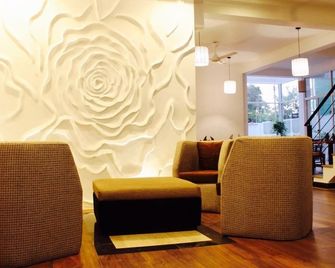 8 Plus Motels - Negombo - Lobby