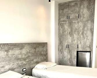 فندق امباسي بيروت - بيروت - غرفة نوم