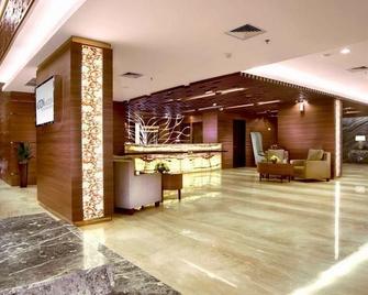 Aston Madiun Hotel & Conference Center - Madiun - Lobby