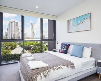 Modern 1-Bedroom Apartment in Central Gold Coast - Surfers Paradise - Schlafzimmer
