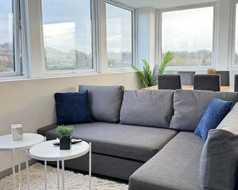 Flat 507 Modern Luxury Living - Yeadon - Living room