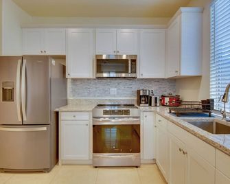 1 Mi to Heritage Lake Park Duplex with Patio! - Menifee - Cocina