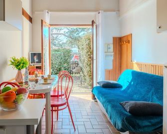 Apartment Les Landaises-5 by Interhome - Mimizan - Pokój dzienny