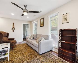 Historic 2 Bed/2 Bath Downtown Loft w/Park View & Spa Access - Chestertown