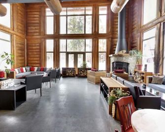 Les Condos Du Lac Taureau- Rooms & Condos - Saint-Michel-des-Saints - Salon