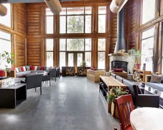 Les Condos Du Lac Taureau- Rooms & Condos - Saint-Michel-des-Saints - Lounge