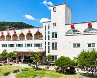 Hongcheon M Hotel - Hongcheon - Building