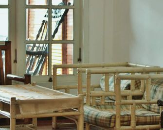 Relic Room Guest House - Malang - Restaurant