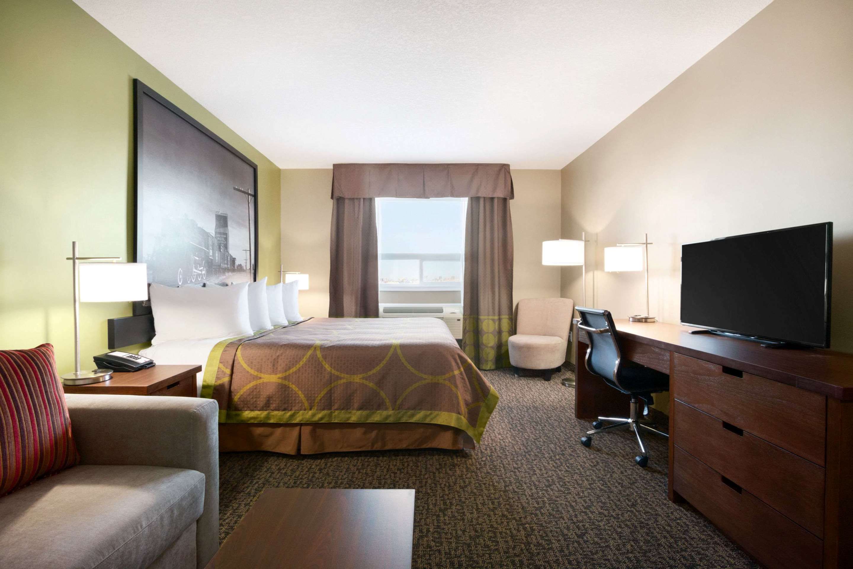 Super 8 by Wyndham Regina thumbnail 3