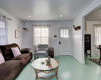 Downtown Apartment Home - La Grande