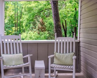 Mckinley Edwards Inn - Bryson City - Balcony