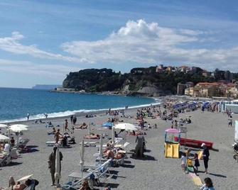 Bed and Breakfast Gioiello - Celle Ligure - Strand