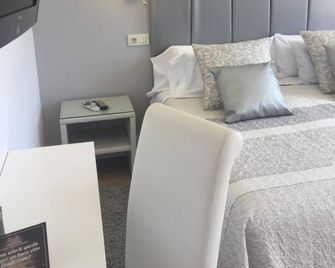 Hotel Leonor de Aquitania - קואנקה - חדר שינה