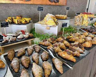 Hotel Ideal - Torre Pedrera - Buffet