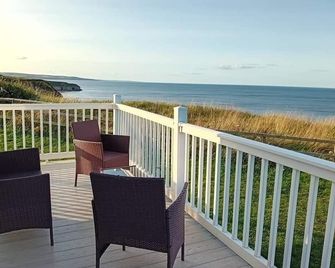 Stunning 3 Bedroom Lodge with Amazing Sea Views - Blackhall Colliery - Balcón