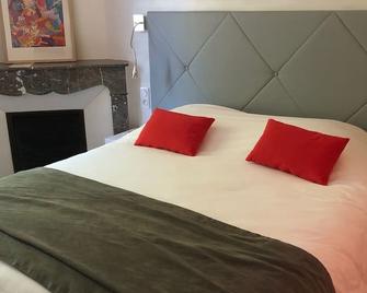 Hotel le Moderne - Saint-Paul-le-Jeune - Schlafzimmer