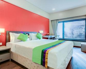 The Legend Hotel- Santacruz Near Mumbai International Airport - Mumbai - Bedroom