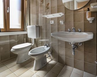 Albergo Aurora - Malcesine - Bathroom