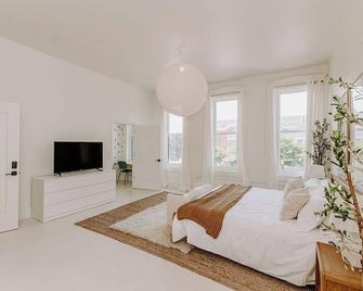 East Main Lofts - Minimalist 302 - Медісон