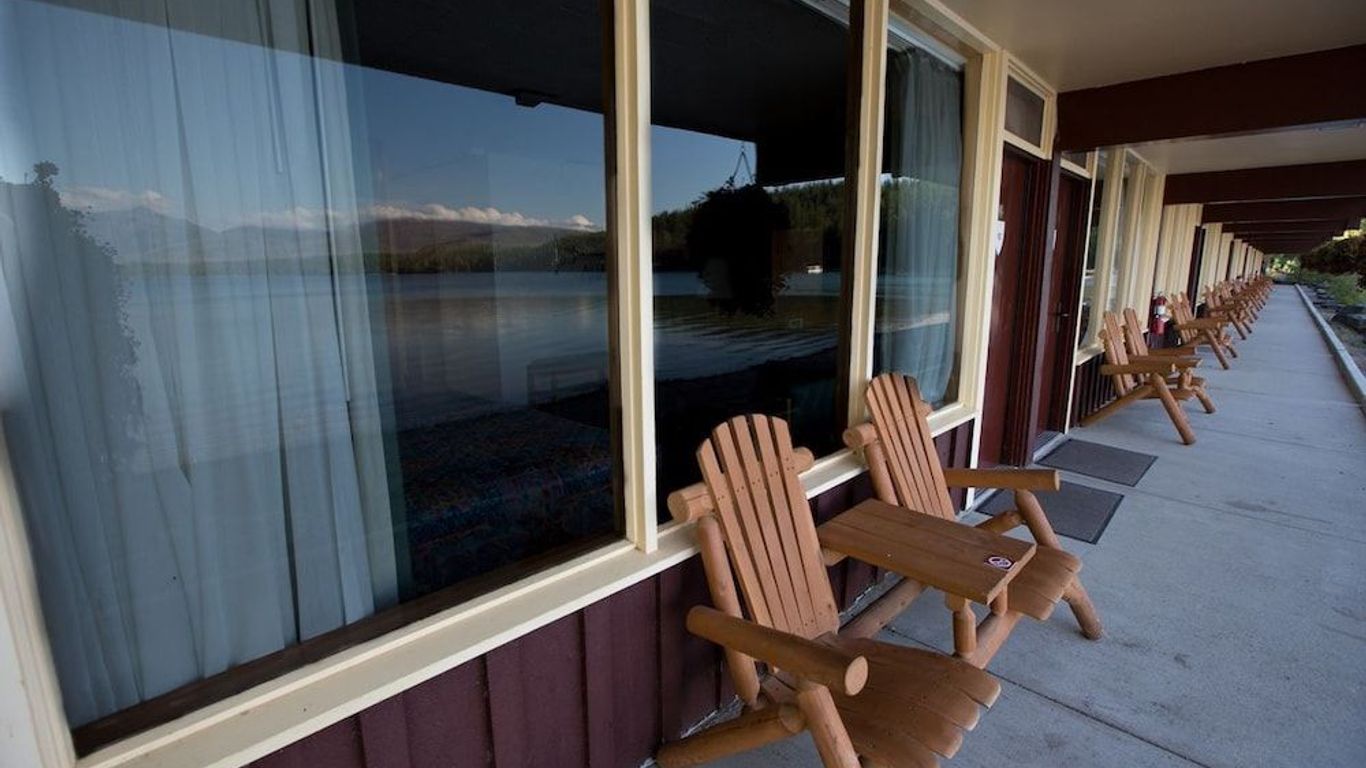 Village Inn At Apgar