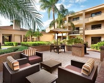 Courtyard by Marriott Fort Myers Cape Coral - Fort Myers - Innenhof