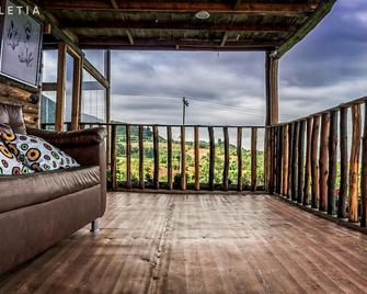 Preciosa Cabaña en las Montañas con Salón de Juegos. Lncluye Desayuno! - Guasca - Balcón