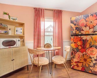 Cozy 1-Bedroom Retro Apartment in Waterford - Waterford - Comedor