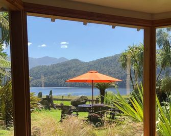 Lake Views And Bushwalks Real Serenity - Moana - Patio