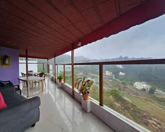 The Skyview Point Resorts - Yercaud - Balkon