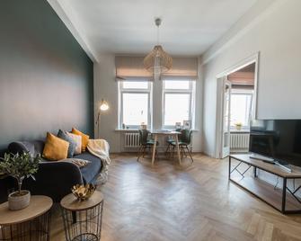 Greystone Suites & Apartments - Riga - Living room